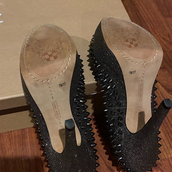Vince Camuto Madelyn Spiked Pumps Size 7B/37 - Picture 6 of 7